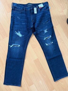 NWT...Express Men's Dark Blue Slim Straight Jeans - size W34/L30